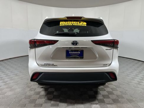 Used 2023 Toyota Highlander XLE AWD/4WD image 7