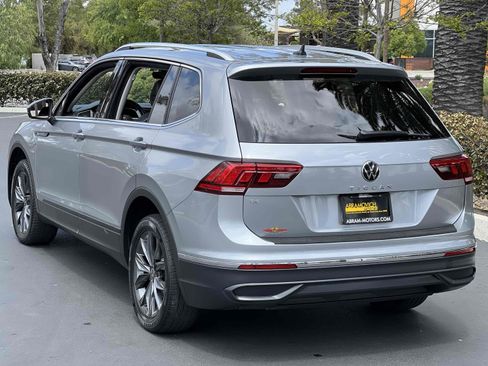 Used 2023 Volkswagen Tiguan SE FWD image 12