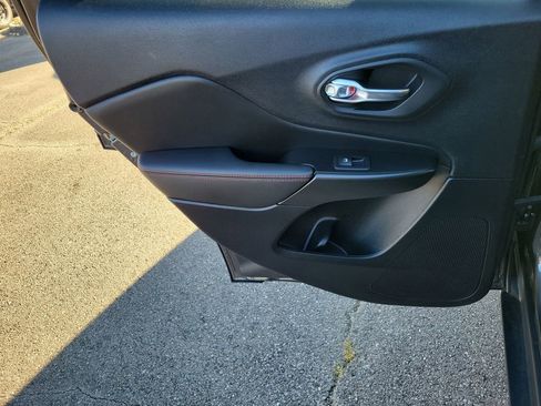 Used 2022 Jeep Cherokee Trailhawk w/ Technology Group B image 26