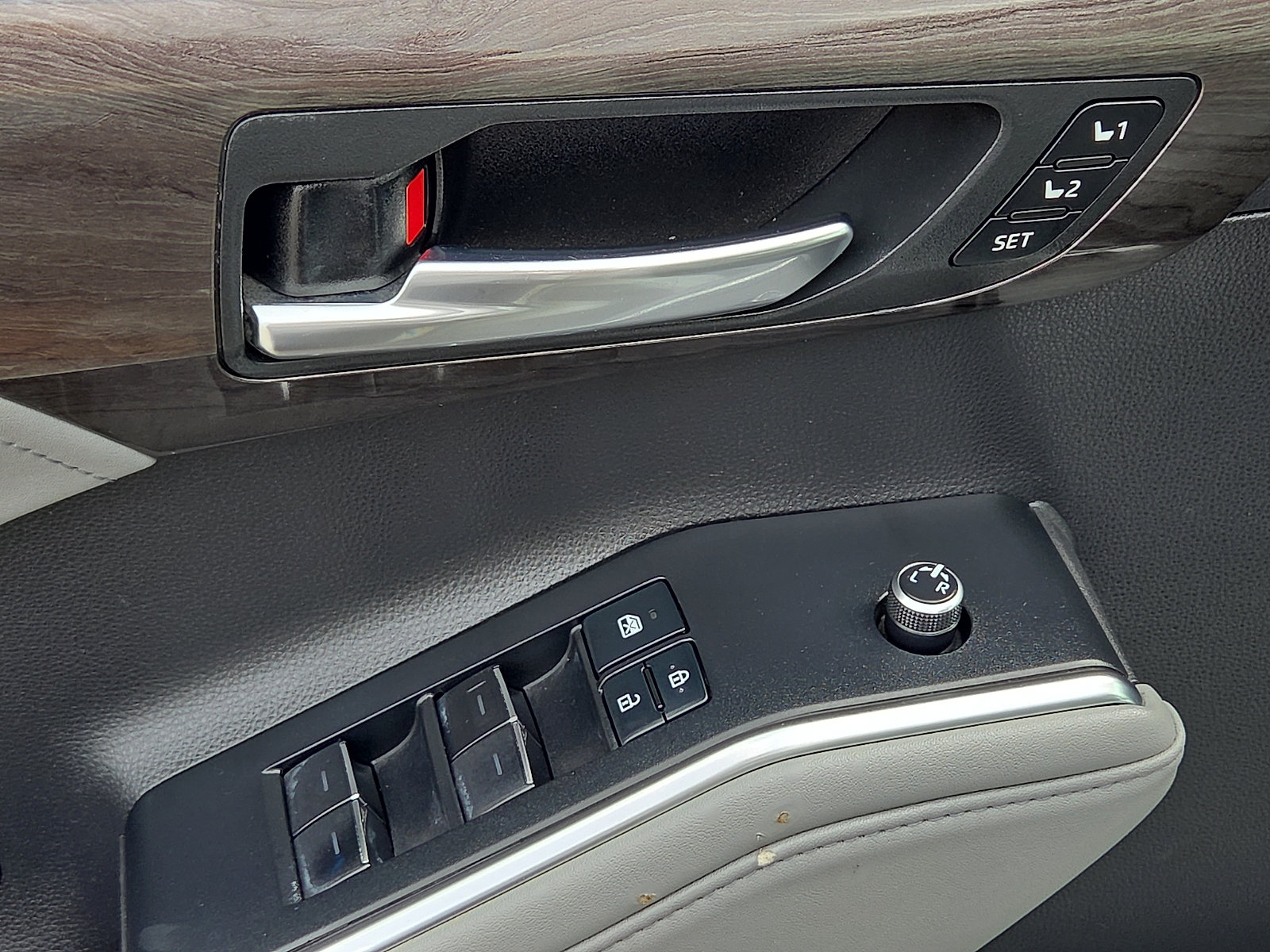 Used 2021 Toyota Highlander Limited FWD image 15