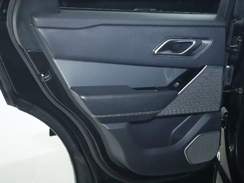 Certified 2019 Land Rover Range Rover Velar R-Dynamic SE AWD/4WD image 32
