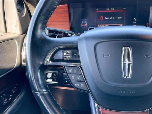 Used 2024 Lincoln Navigator L 4WD image 10