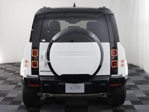 Certified 2025 Land Rover Defender 90 X-Dynamic SE AWD/4WD image 17