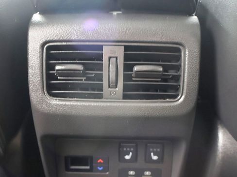 Used 2023 Nissan Rogue SL AWD/4WD image 31
