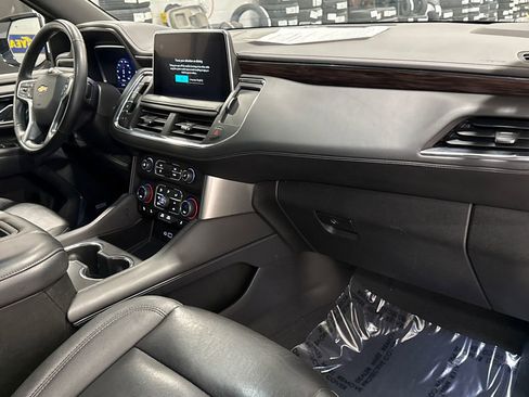 Used 2023 Chevrolet Suburban LT w/ Luxury Package image 19
