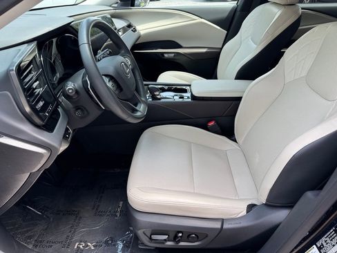 Used 2024 Lexus RX 350 FWD w/ Technology Package image 11