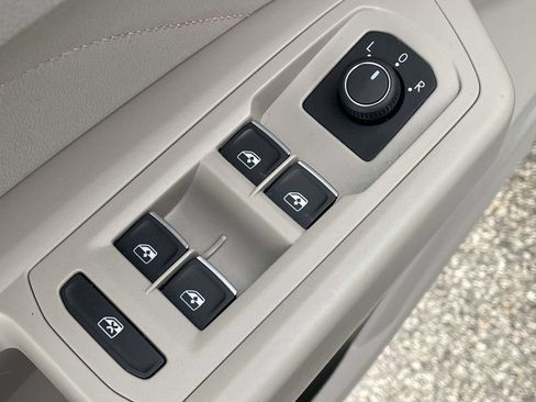 Certified 2022 Volkswagen Atlas SE FWD image 15