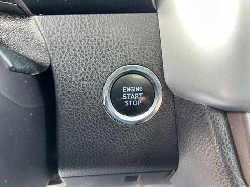 Used 2016 Toyota Highlander XLE image 17