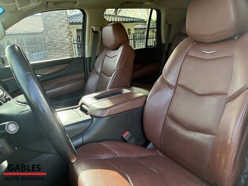 Used 2018 Cadillac Escalade Luxury RWD image 13