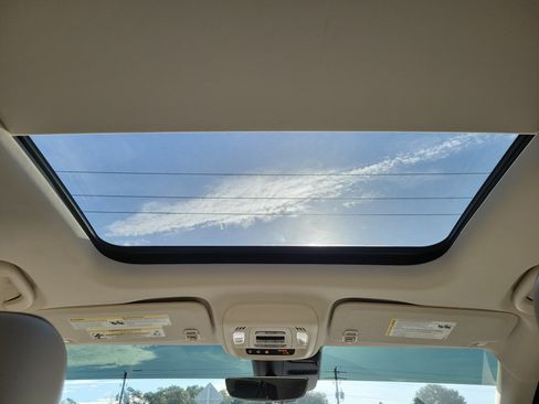 Used 2023 Buick Envision Avenir FWD image 20