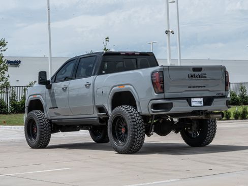 Used 2024 GMC Sierra 2500 AT4 w/ AT4 Premium Plus Package AWD/4WD image 7