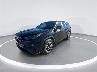 Used 2024 Toyota Highlander XLE video 4