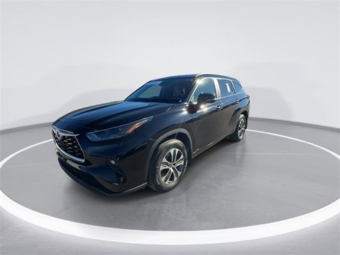 Used 2024 Toyota Highlander XLE image 4