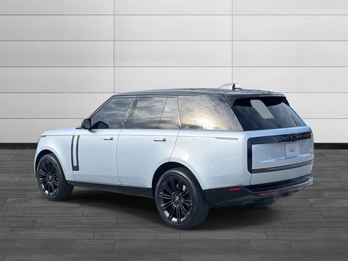 Used 2023 Land Rover Range Rover Autobiography image 3