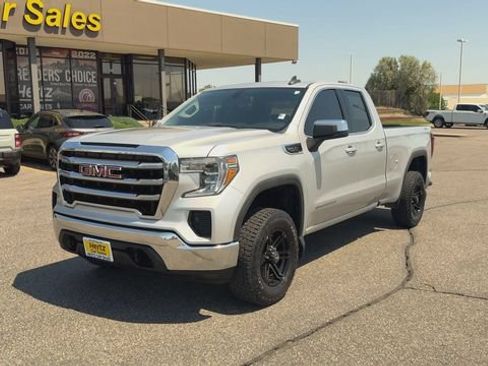 Used 2020 GMC Sierra 1500 SLE w/ Remote Start Package AWD/4WD image 4