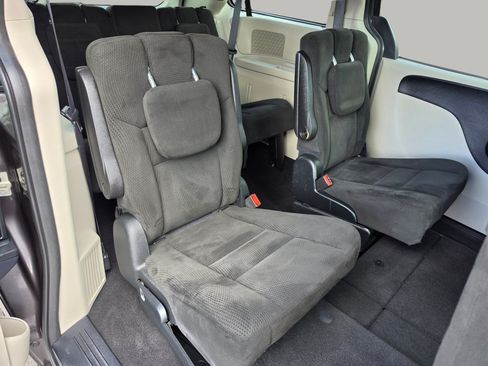 Used 2016 Dodge Grand Caravan SE FWD image 28