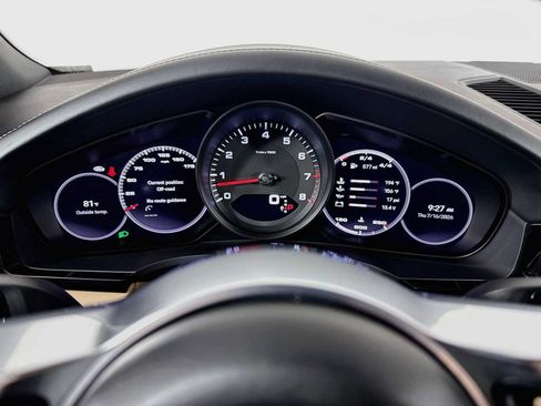 Certified 2023 Porsche Cayenne AWD/4WD image 16