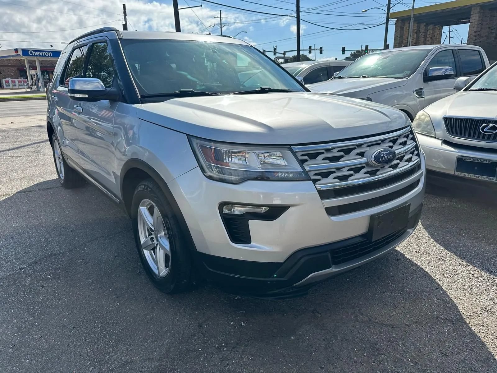 Used 2018 Ford Explorer XLT w/ Equipment Group 201A FWD image 1