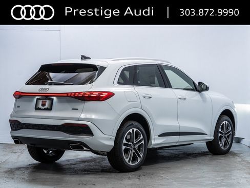 Used 2025 Audi Q5 Premium w/ Convenience Package image 8