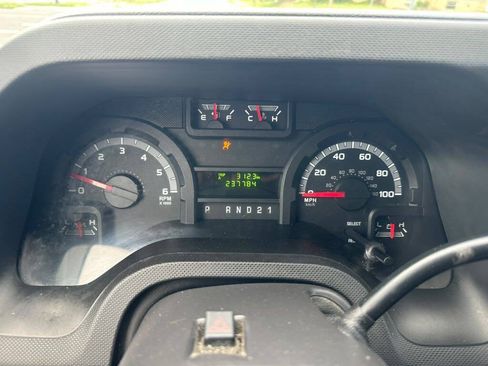 Used 2014 Ford E-250 and Econoline 250 w/ Power Group RWD image 15