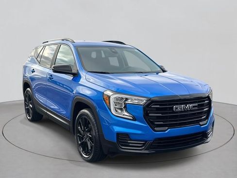 Used 2024 GMC Terrain SLE w/ Driver Convenience Package AWD/4WD image 3