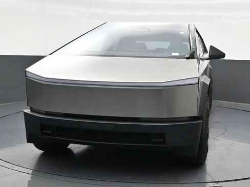 Used 2024 Tesla Cybertruck AWD Crew Cab image 8