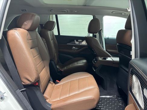 Used 2024 Mercedes-Benz GLS 450 4MATIC image 37