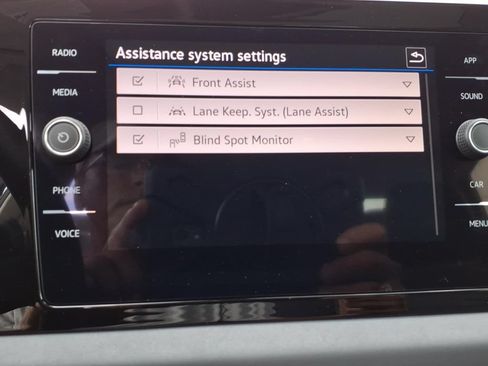 Used 2025 Volkswagen Jetta SE w/ Sunroof Package FWD image 14