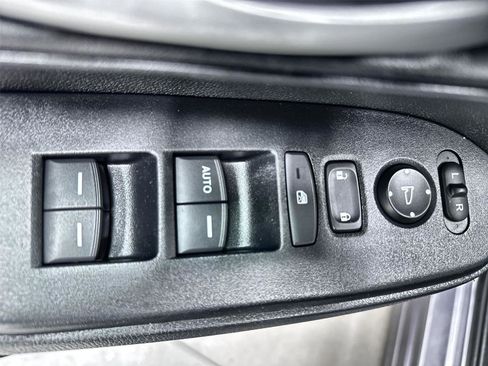 Used 2020 Honda CR-V LX image 12
