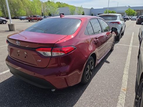 Used 2025 Toyota Corolla LE image 3