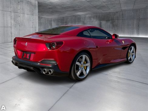 Used 2020 Ferrari Portofino image 7