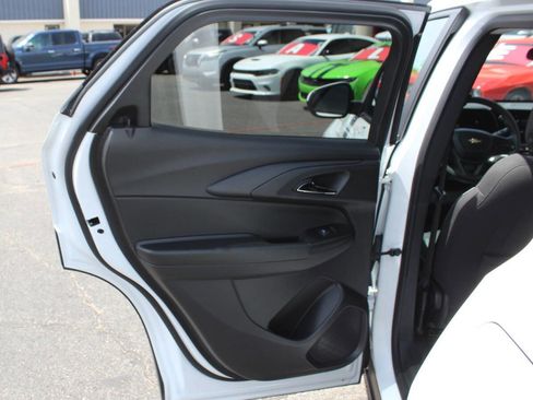 Used 2025 Chevrolet TrailBlazer LT FWD image 16