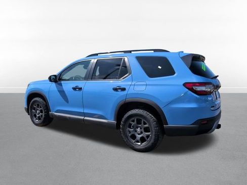 Used 2025 Honda Pilot TrailSport image 8