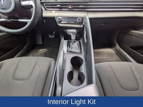 Used 2023 Hyundai Elantra SEL w/ Preferred Accessory Package FWD image 19
