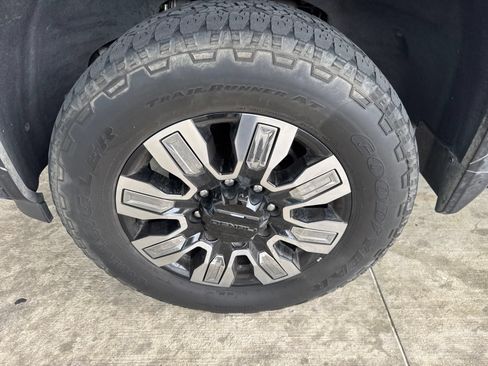Used 2024 GMC Sierra 2500 Denali w/ Denali Reserve Package AWD/4WD image 2