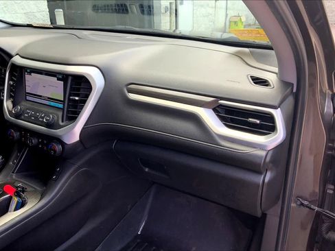 Used 2019 GMC Acadia SLT w/ Black Edition FWD image 18
