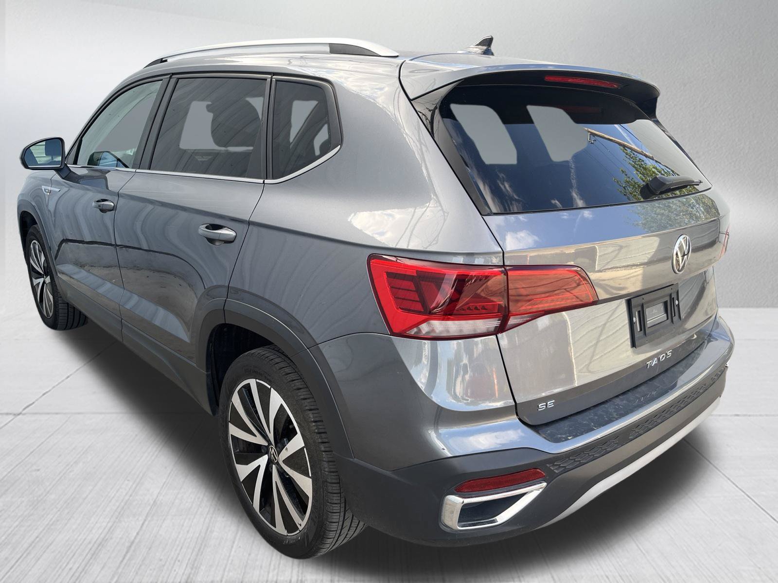 Used 2024 Volkswagen Taos SE FWD image 6
