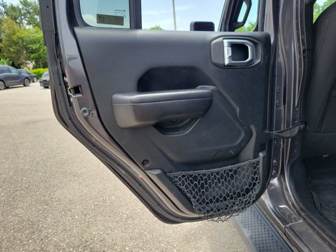 Used 2019 Jeep Wrangler Unlimited Sport S AWD/4WD image 12