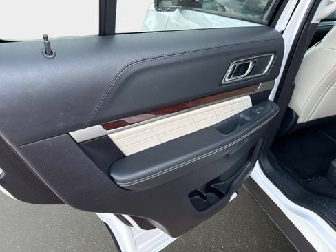 Used 2019 Ford Explorer Platinum AWD/4WD image 11