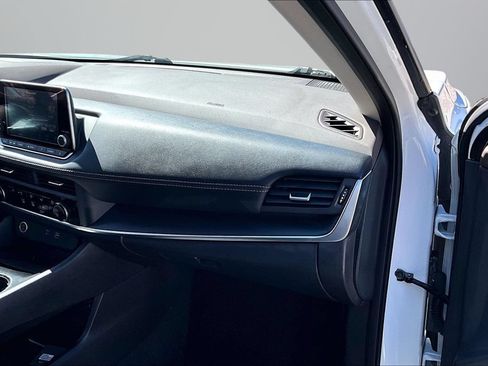 Used 2023 Nissan Rogue S FWD image 25