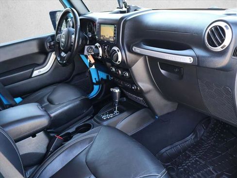 Used 2017 Jeep Wrangler Unlimited Sahara w/ Connectivity Group AWD/4WD image 25