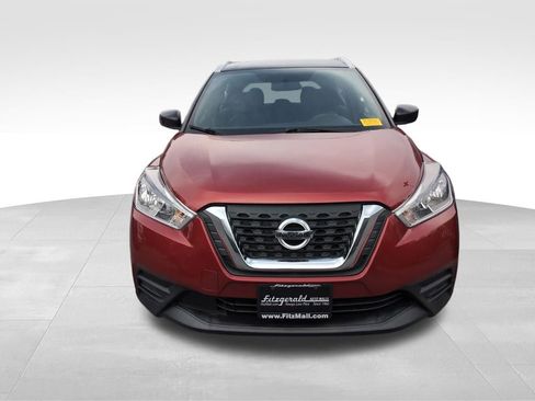 Used 2019 Nissan Kicks SV image 2
