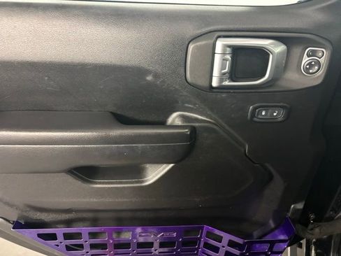 Used 2021 Jeep Gladiator Willys image 17