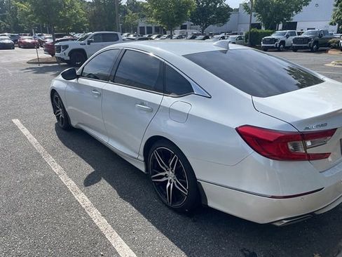 Used 2022 Honda Accord Touring image 3