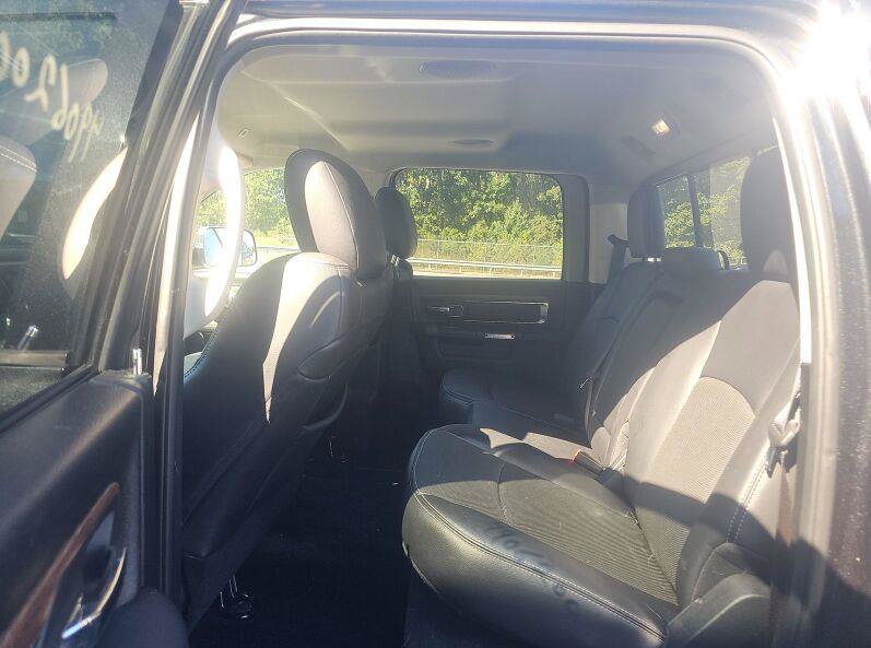 Used 2017 RAM 1500 Laramie w/ Convenience Group AWD/4WD image 8
