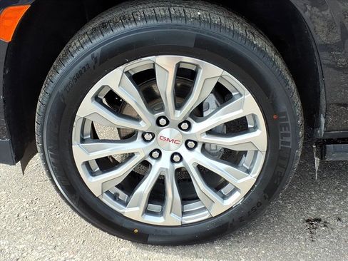 Used 2023 GMC Yukon XL Denali image 9