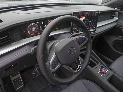 New 2026 Volkswagen Tiguan SE R-Line AWD/4WD image 12