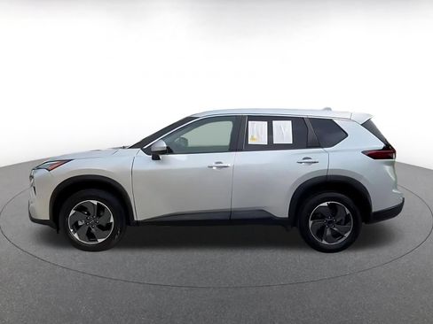 Used 2025 Nissan Rogue SV FWD image 8