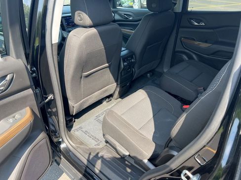 Certified 2023 GMC Acadia SLE w/ Driver Convenience Package image 12