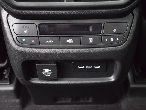 Used 2025 Honda Pilot Elite image 17